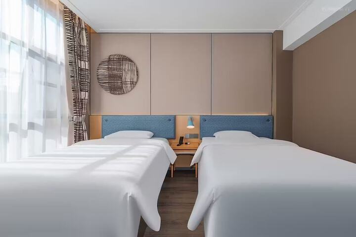 Room 16 of 32