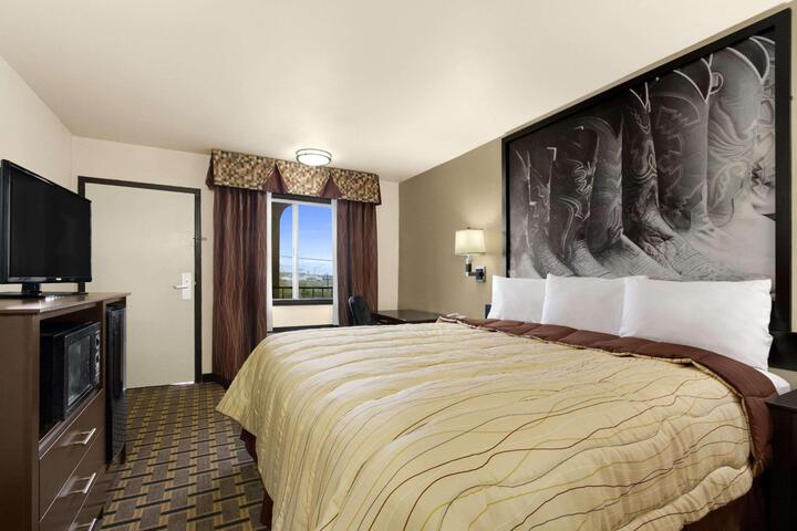 1 King Bed (1 of 5)