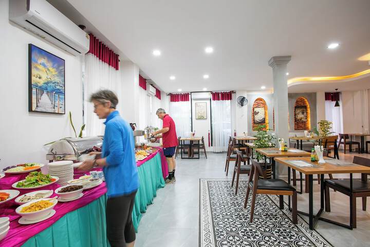 Dining 157 of 180