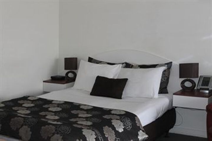 Room 7 of 32