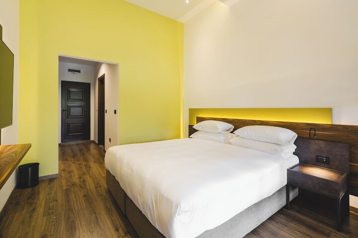Room 38 of 211