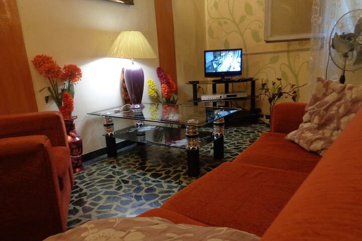 Lounge 18 of 21