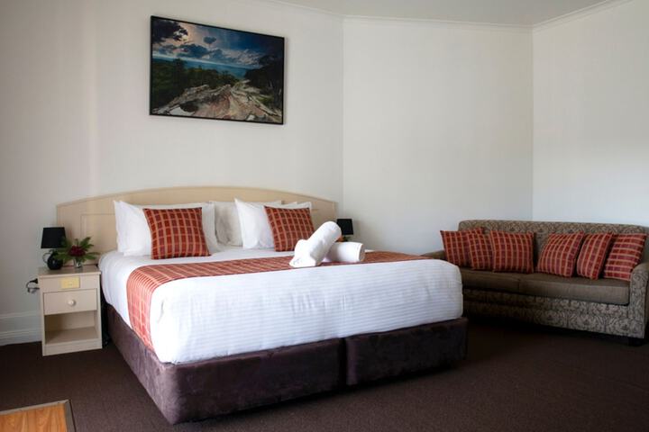 Room 15 of 48