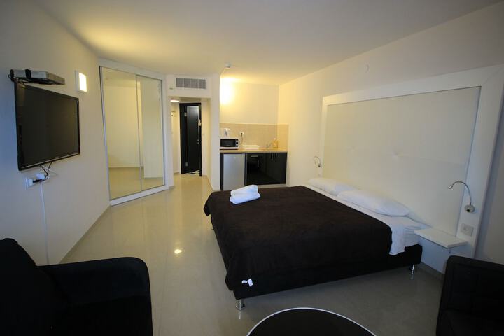 Room 9 of 70