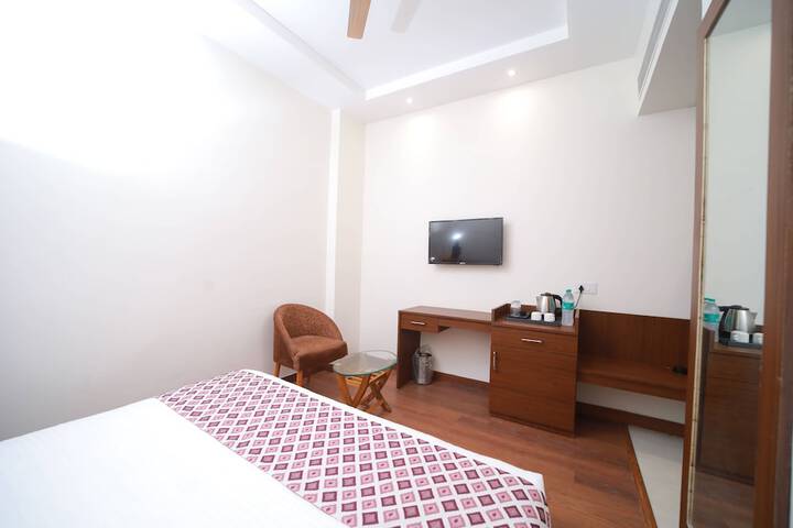 Room 16 of 76