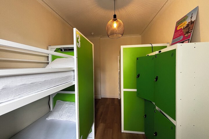 Room 12 of 76