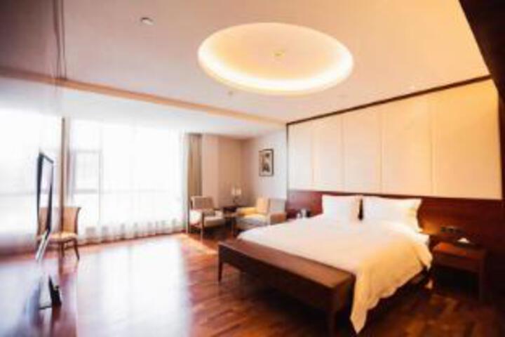 Room 6 of 8