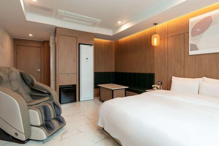 Room 21 of 76