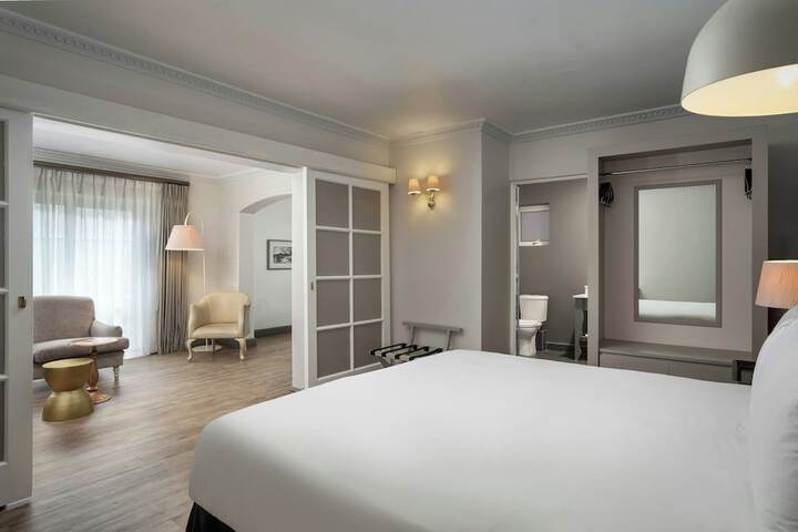 Room 25 of 62