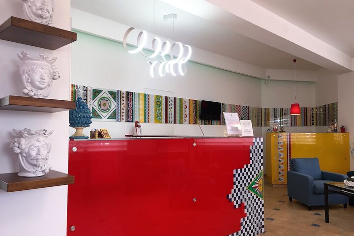Check-in/check-out kiosk