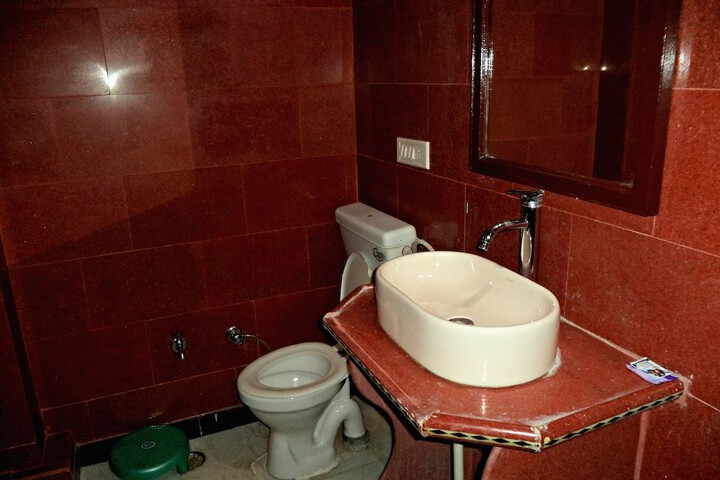 Room 32 of 47