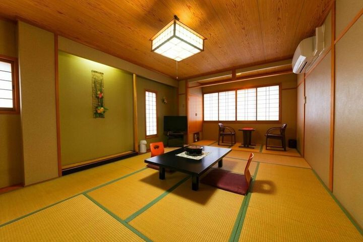 Room 9 of 47