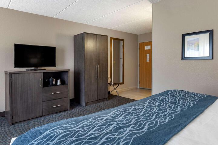 1 King Bed (11 of 11)