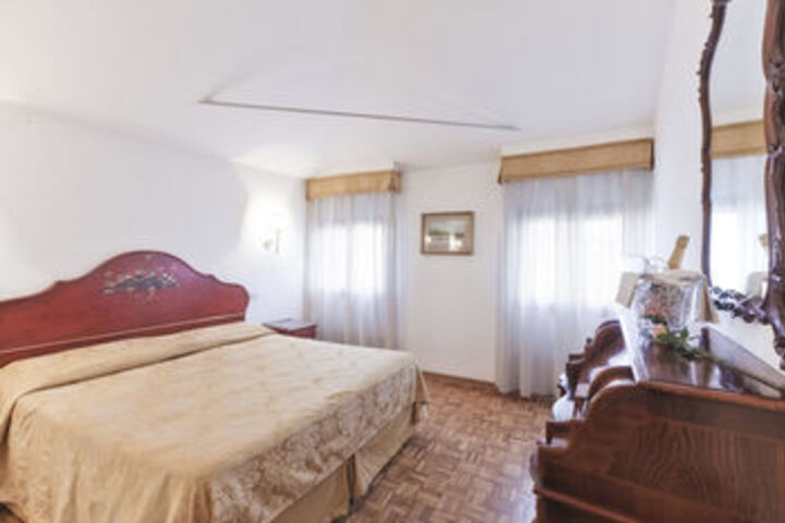 Room 11 of 23