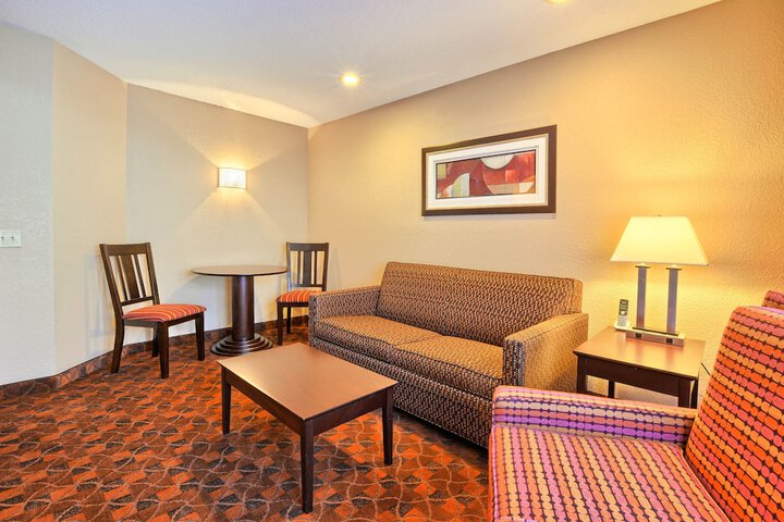 1 King Bed Suite (6 of 7)