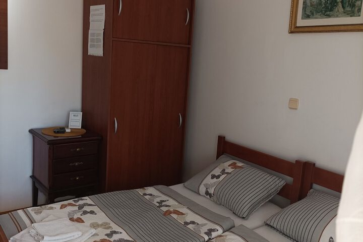 Room 4 of 51