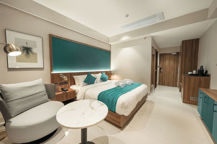 Room 9 of 33