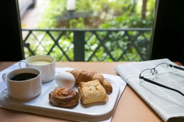Breakfast/Coffee Service 22 of 30