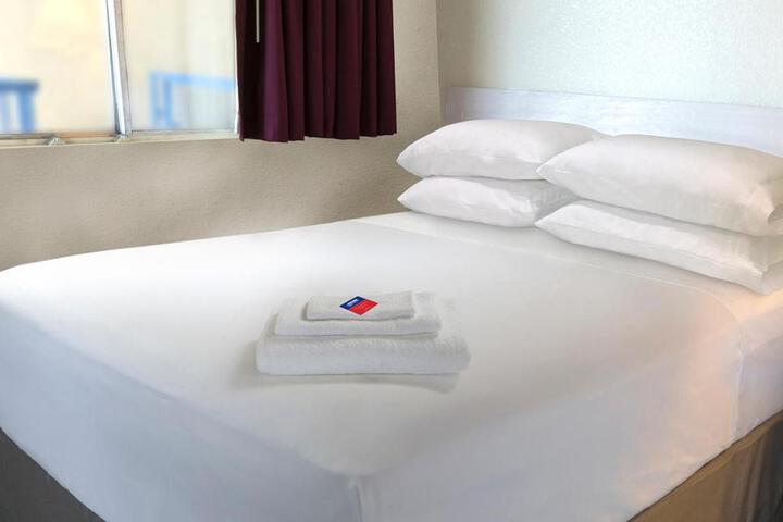 1 King Bed (7 of 9)