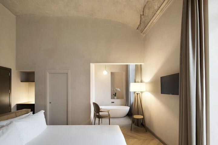 Room 14 of 82