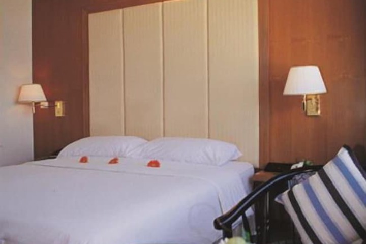 Room 6 of 24