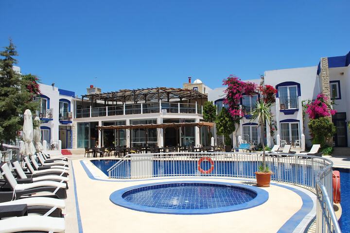 Pools & Facilities