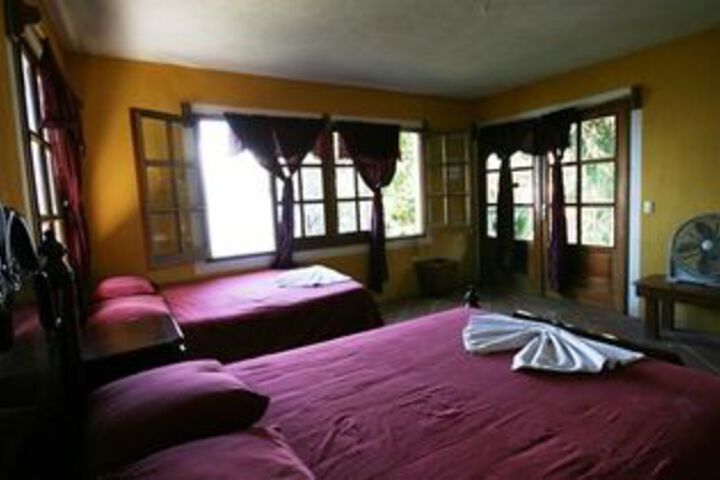 Room 13 of 32