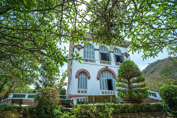 Exterior of Ngoc Hien