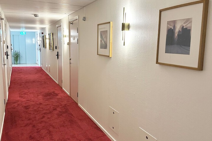 Ballroom/Hall 24 of 25
