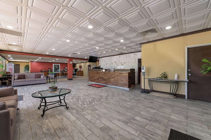 Entrance & Lobby