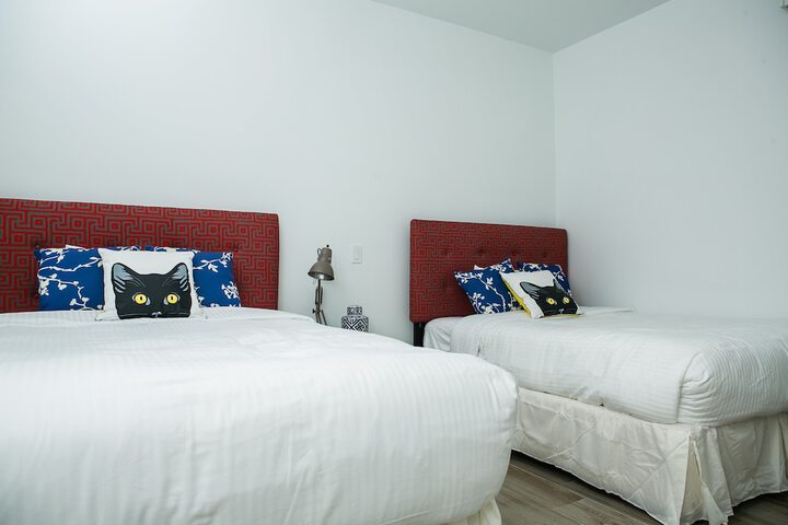 Room 9 of 400