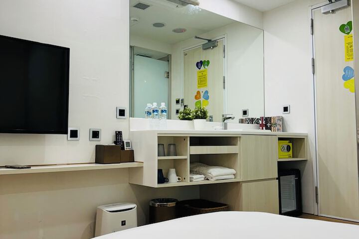 Room 27 of 56