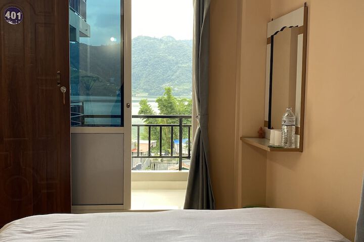 Room 2 of 14