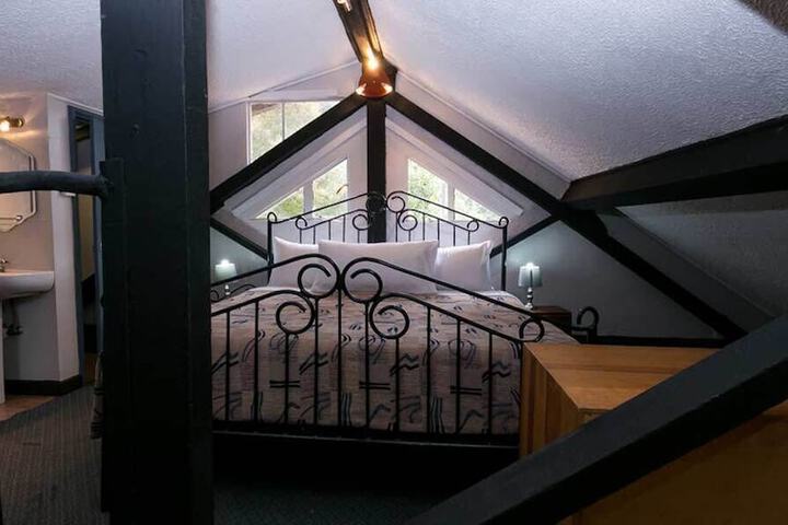 Room 16 of 46