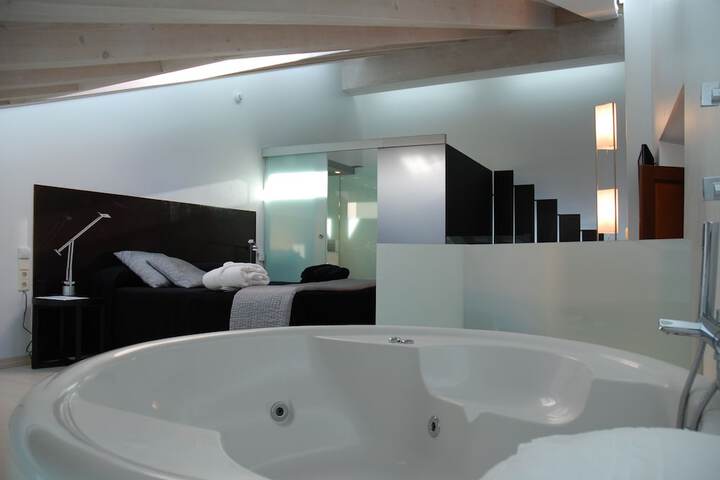 Room 28 of 39