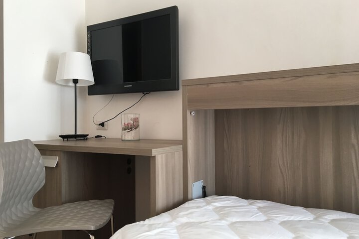 Room 12 of 73