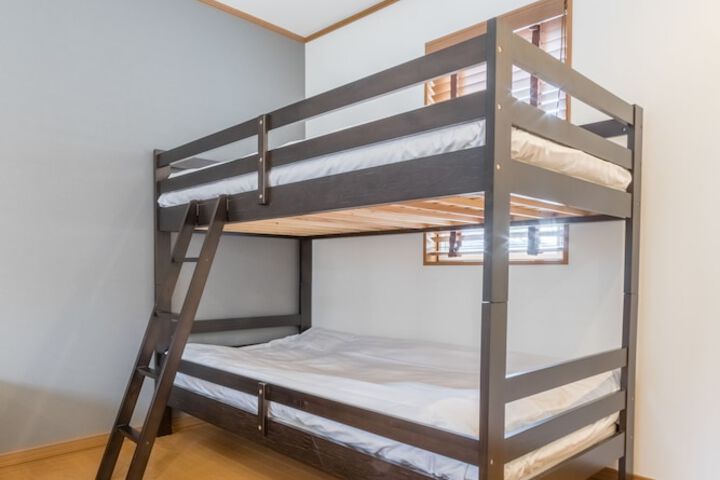 Room 4 of 17