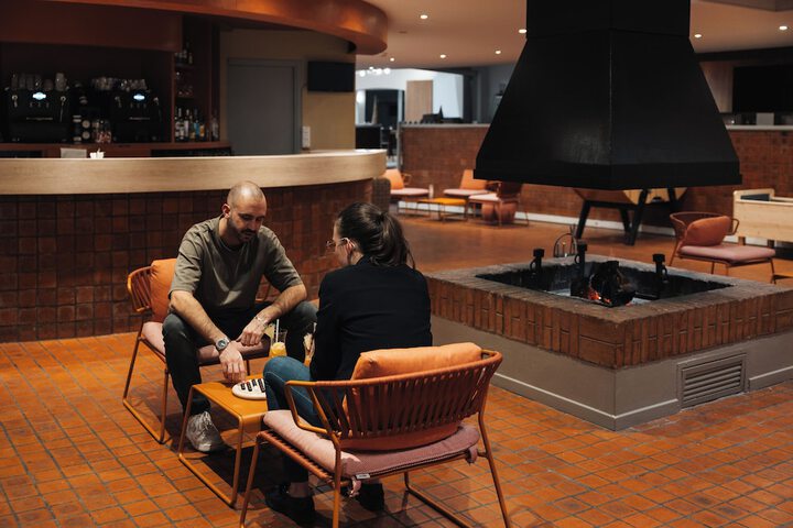 Lounge 124 of 154
