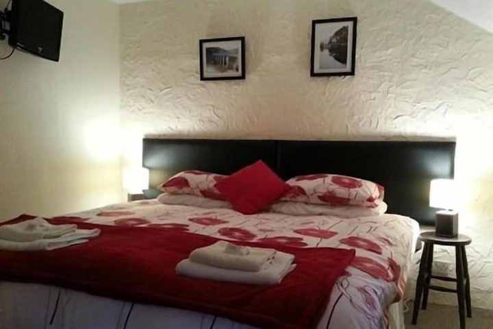 Room 2 of 16