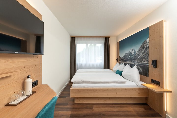 Room 92 of 245