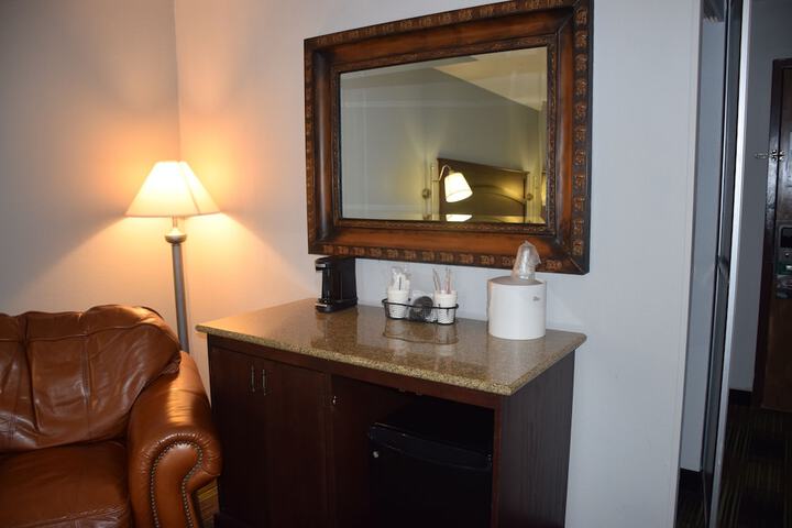 1 King Bed Deluxe Room (5 of 18)