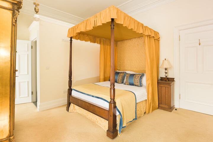 Room 168 of 373