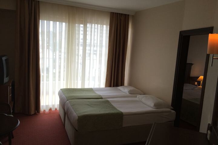 Room 7 of 40