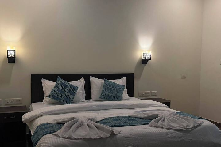 Room 9 of 34