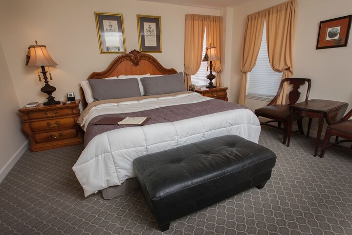 Room 7 of 33