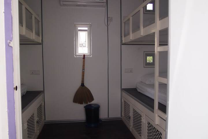 Room 4 of 129