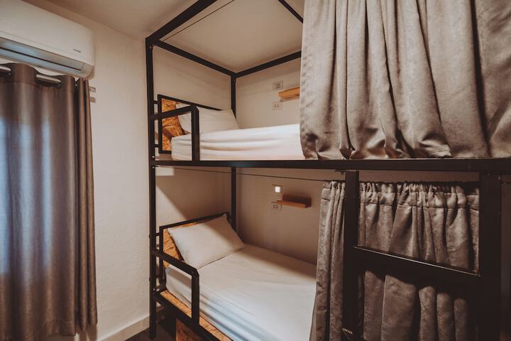 Room 18 of 32