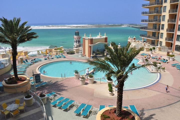 Hotel with Pool