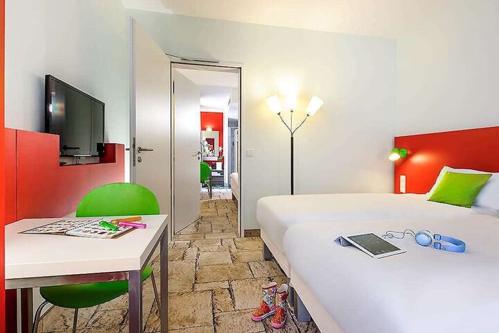 Room 7 of 48