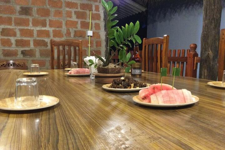 Dining 4 of 12